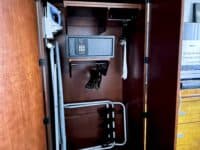 Courtyard Miami Airport wardrobe