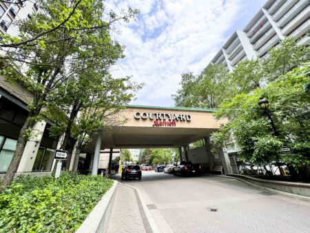 Courtyard Toronto Downtown Front