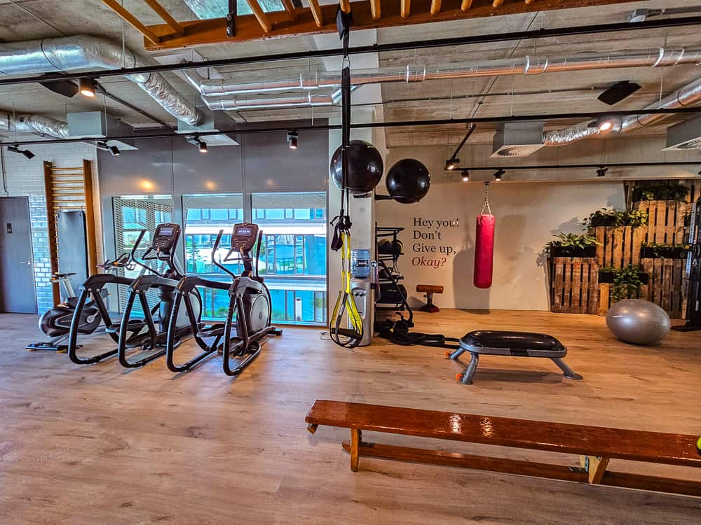 Moxy Amsterdam Houthavens Gym et piscine 2