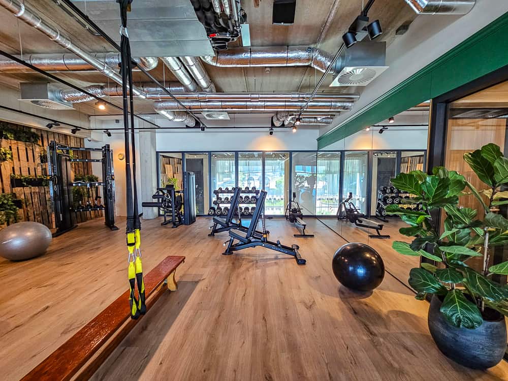 Moxy Amsterdam Houthavens Gym et piscine 3