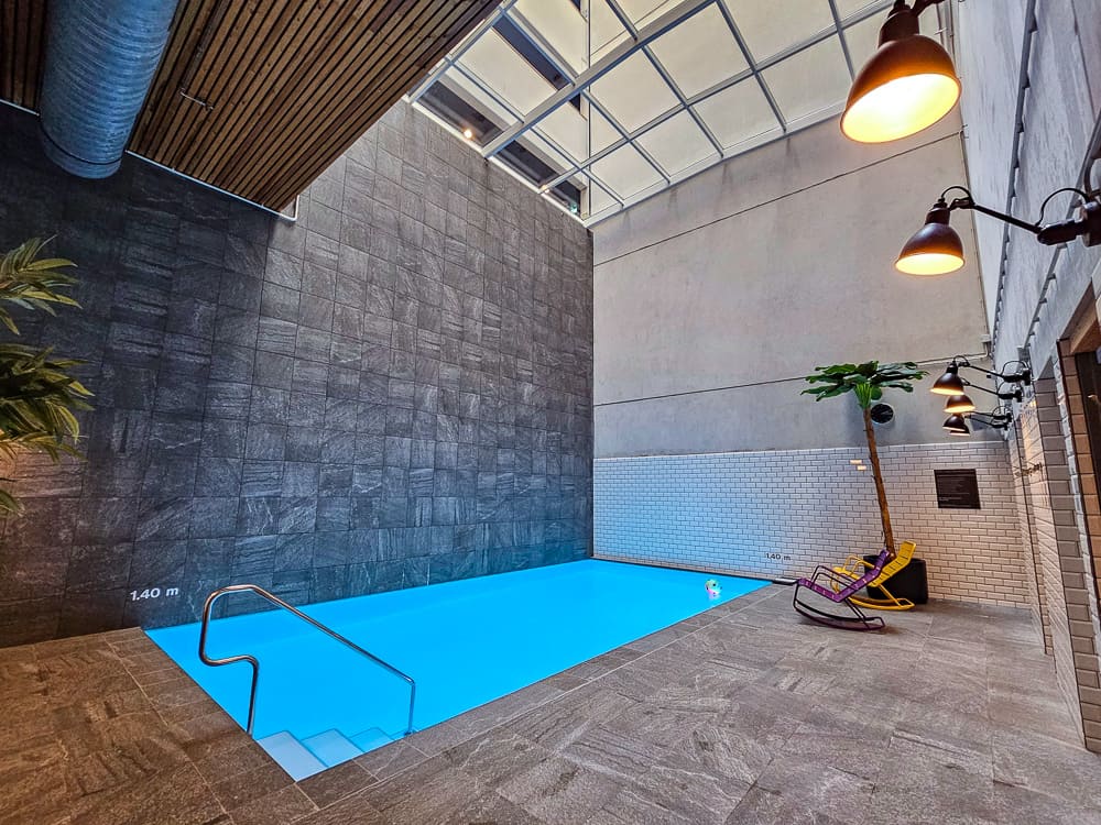 Moxy Amsterdam Houthavens Gym et piscine 4
