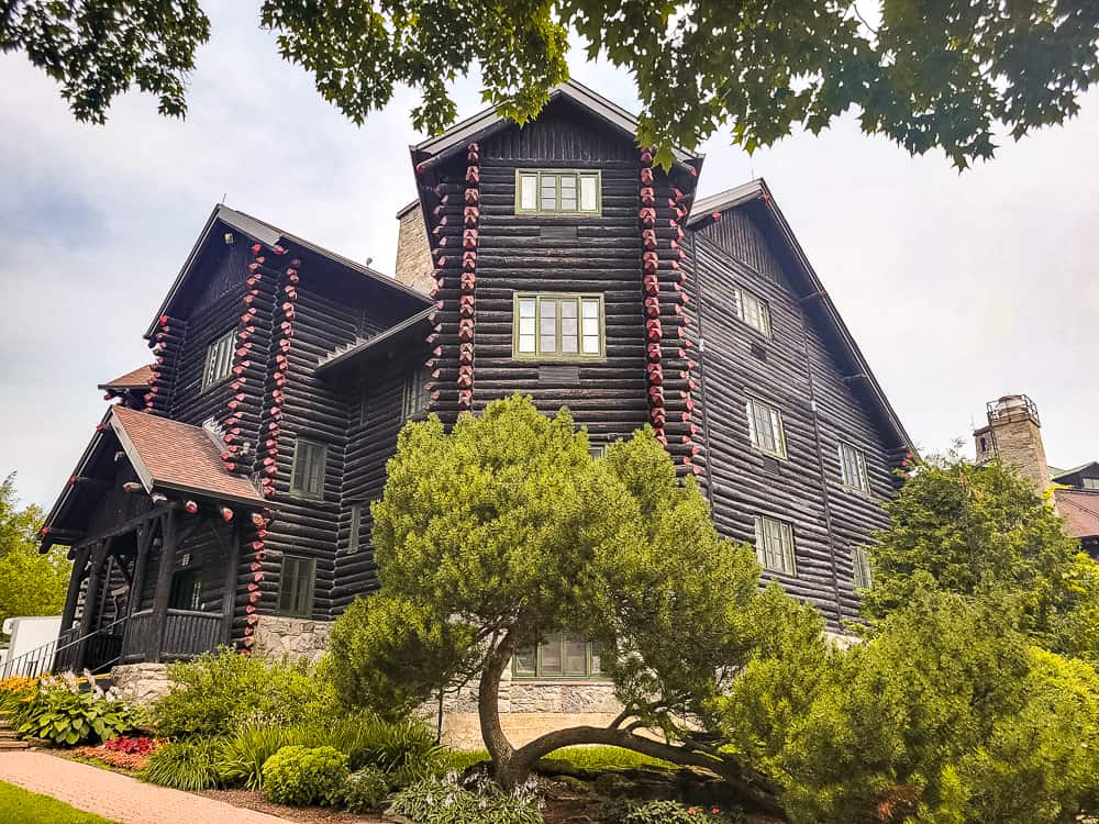 Fairmont Le Château Montebello QC Crédit David chateau exterieur 2