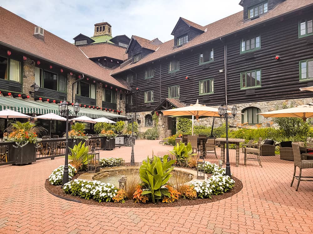 Fairmont Le Château Montebello QC Crédit David chateau exterieur 5