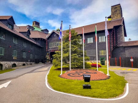 Fairmont Le Château Montebello QC Crédit David chateau exterieur 6