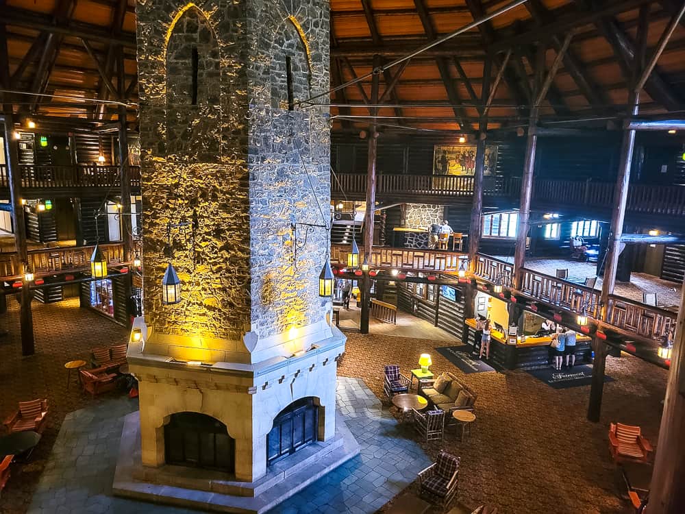 Fairmont Le Château Montebello QC Crédit David lobby 2