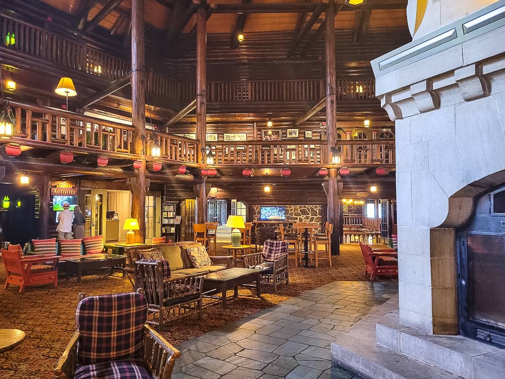 Fairmont Le Château Montebello QC Crédit David lobby 3