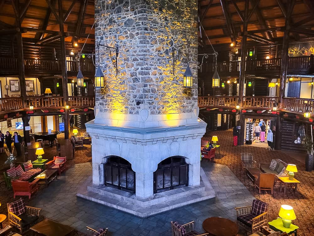 Fairmont Le Château Montebello QC Crédit David lobby 4