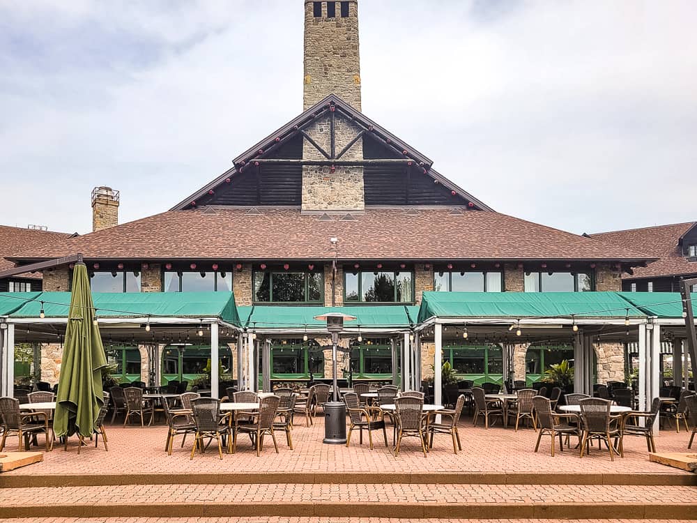 Fairmont Le Château Montebello QC Crédit David terrasse bbq 1