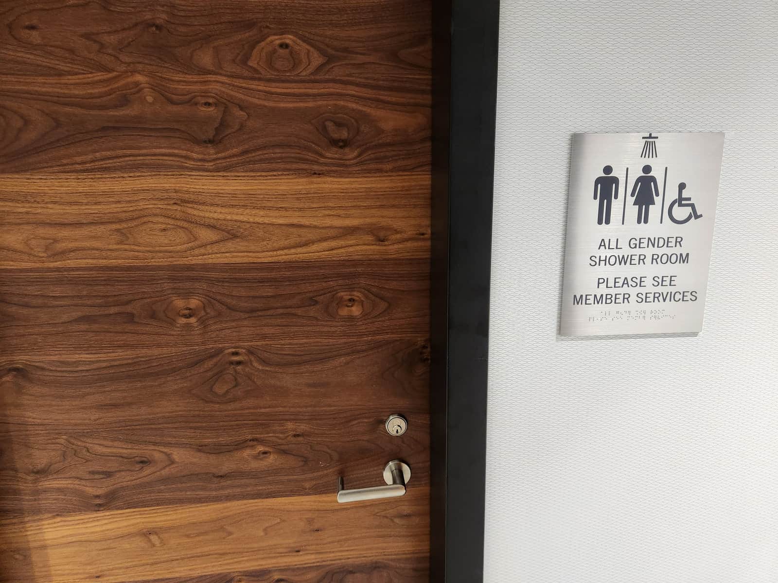 Centurion Lounge LGA - Shower room