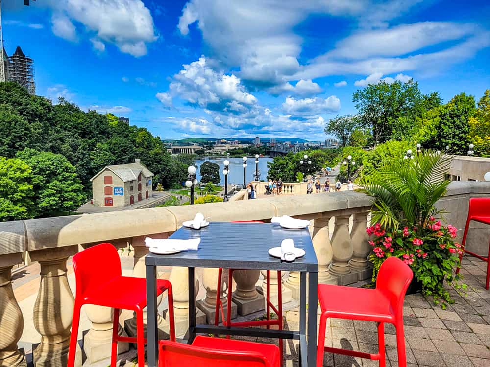 Fairmont Château Laurier la terrasse 3x