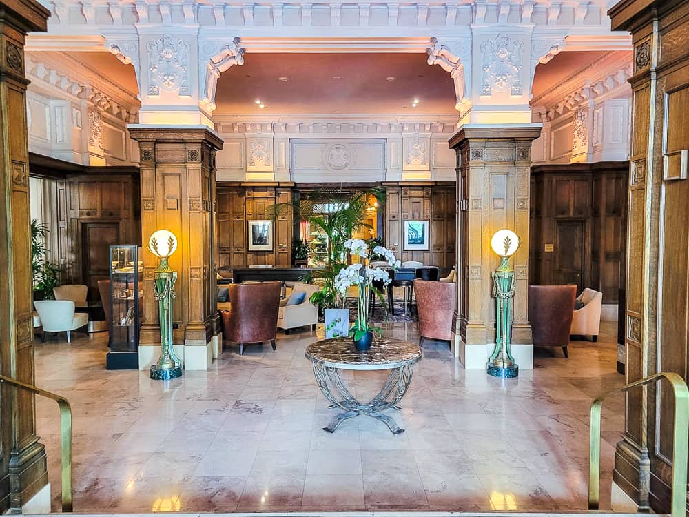 Fairmont Château Laurier lobby 2x