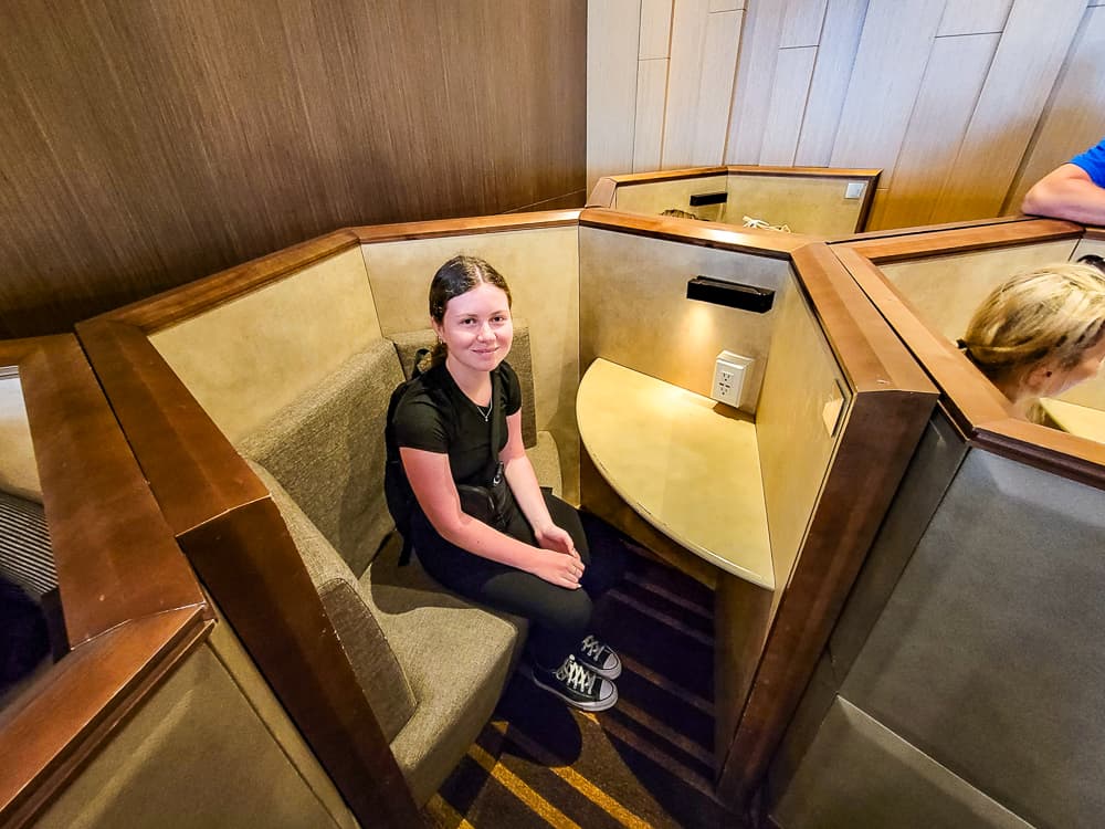 Salon Plaza Premium lounge YVR