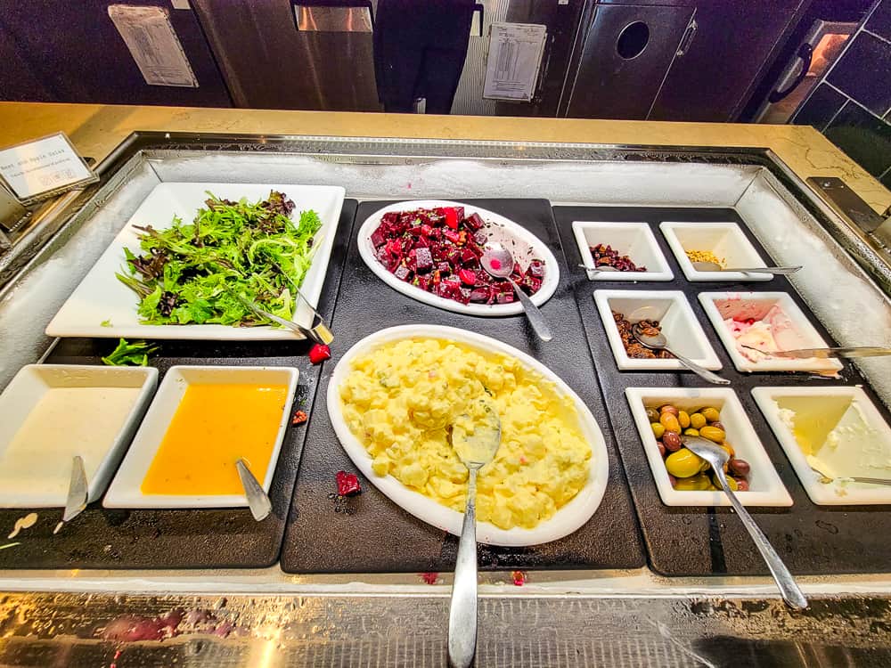 Salon Plaza Premium lounge YVR