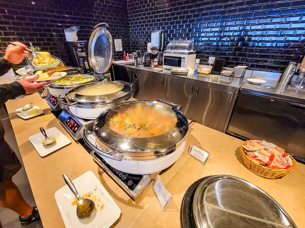 Salon Plaza Premium lounge YVR