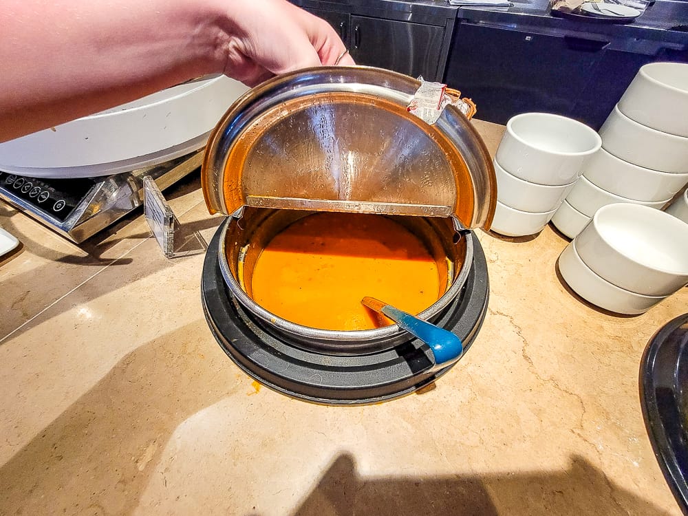 Salon Plaza Premium lounge YVR