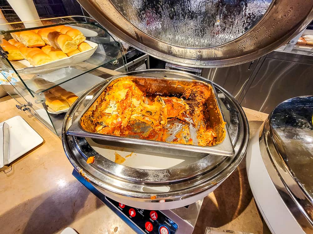 Salon Plaza Premium lounge YVR