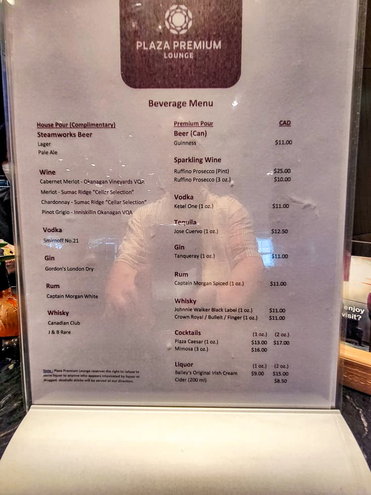 Salon Plaza Premium lounge YVR