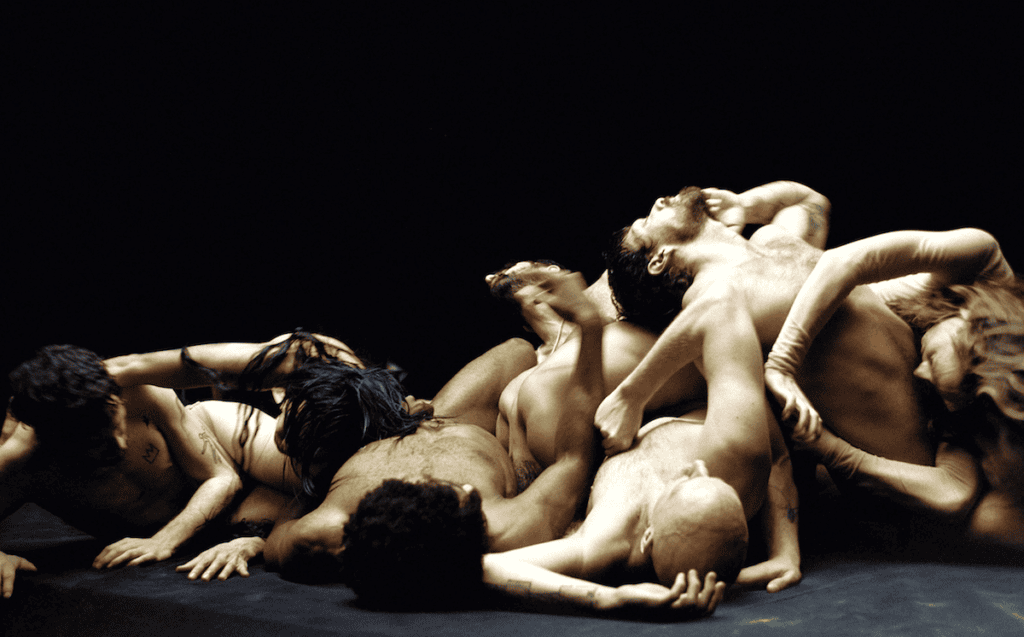 Plusieurs danseurs de la pièce Bogota