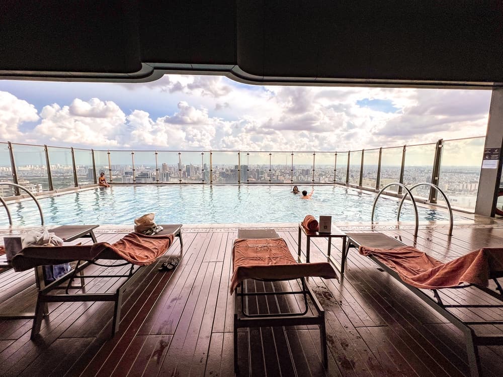 Vinpearl Landmark 81 25 Piscine