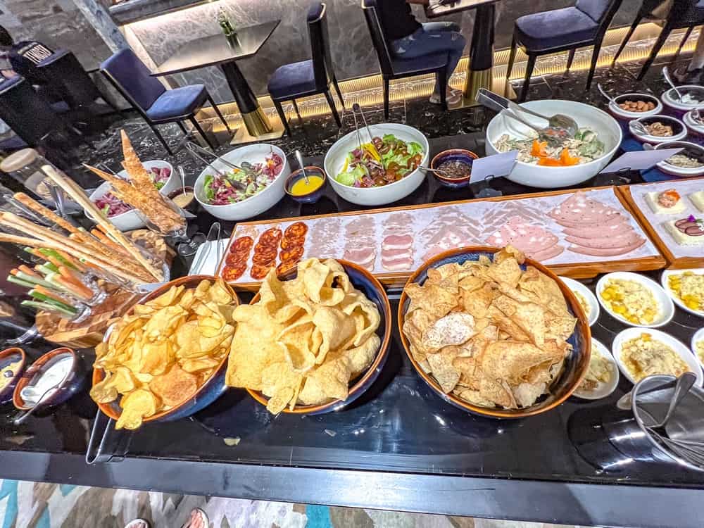 Vinpearl Landmark 81 33 Repas du salon