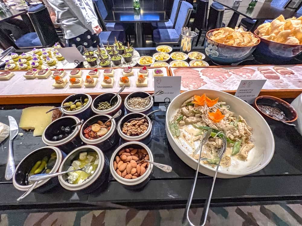 Vinpearl Landmark 81 34 Repas du salon