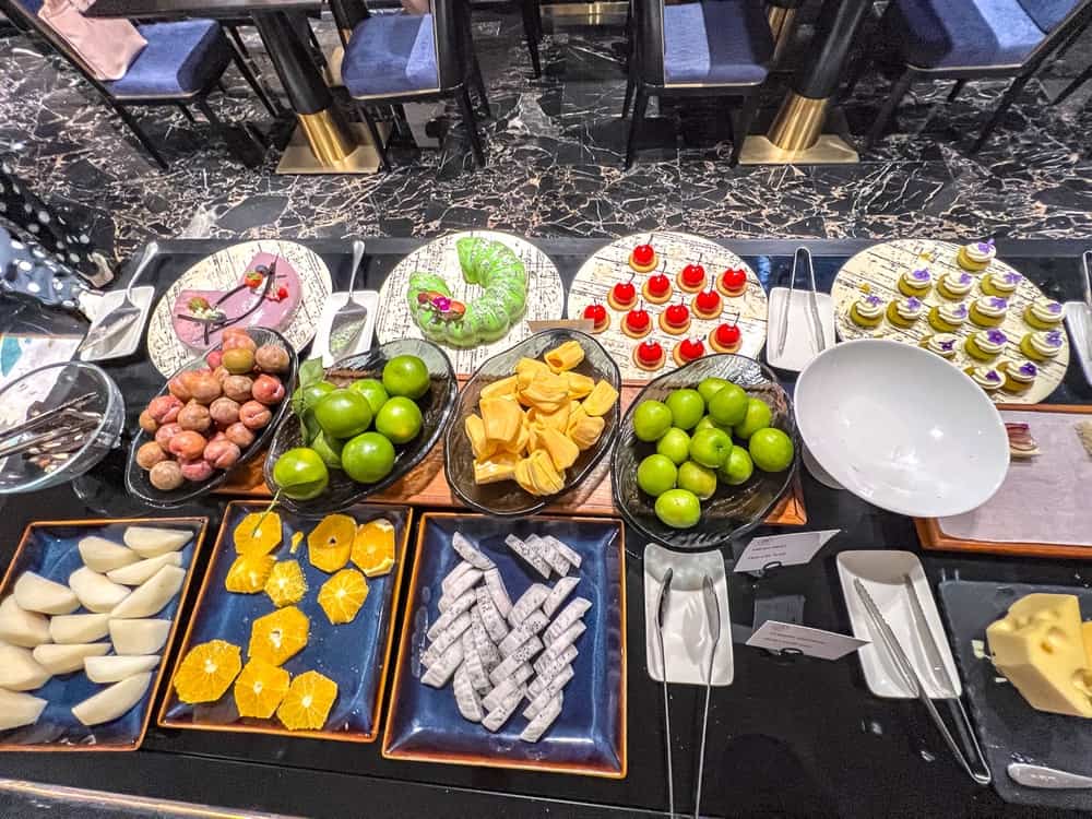 Vinpearl Landmark 81 35 Repas du salon