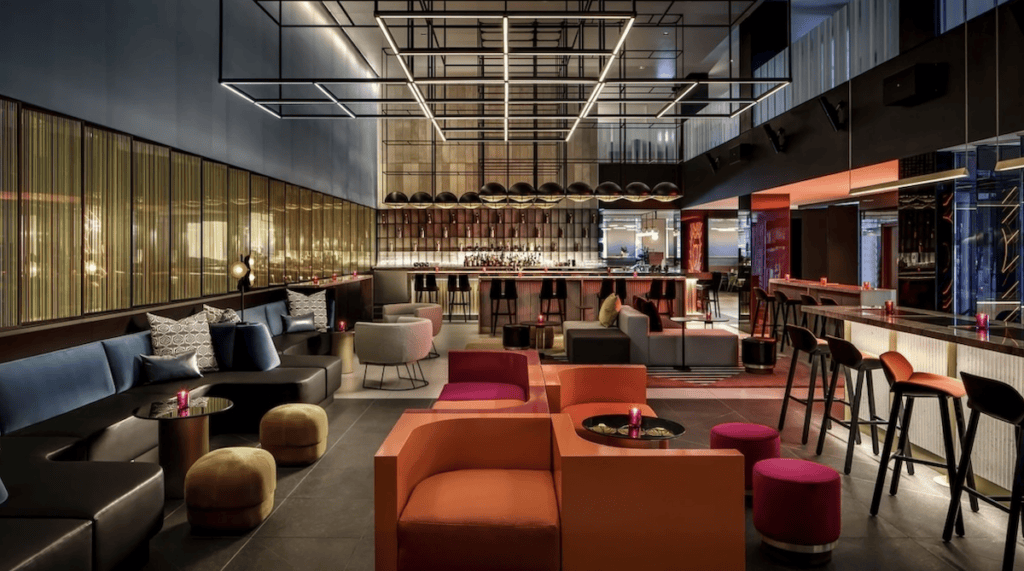 Vue du lounge de l'hôtel W Montréal