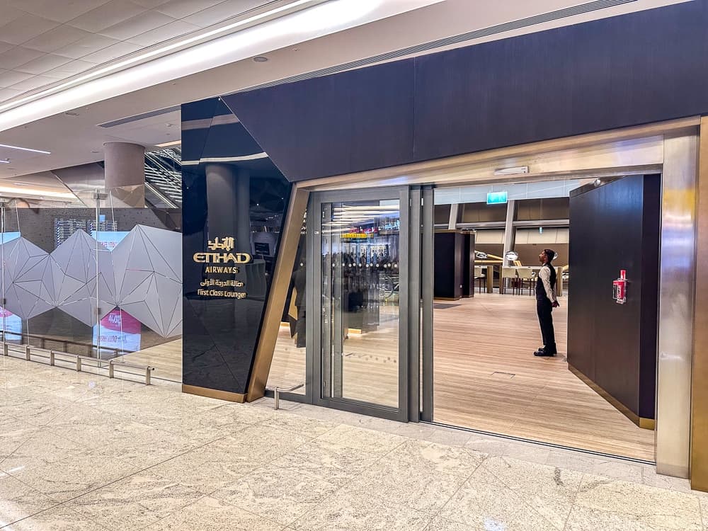 Etihad First Class Lounge - Abu Dhabi