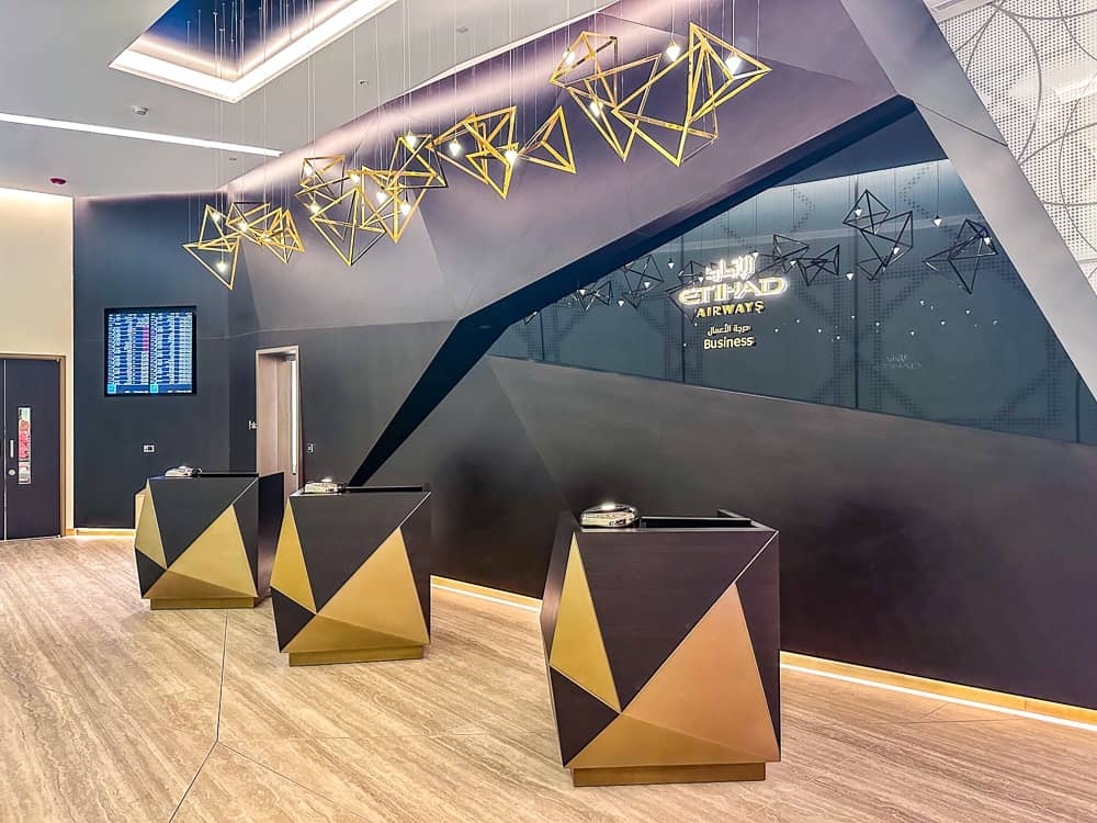 Etihad Business Lounge - Abu Dhabi
