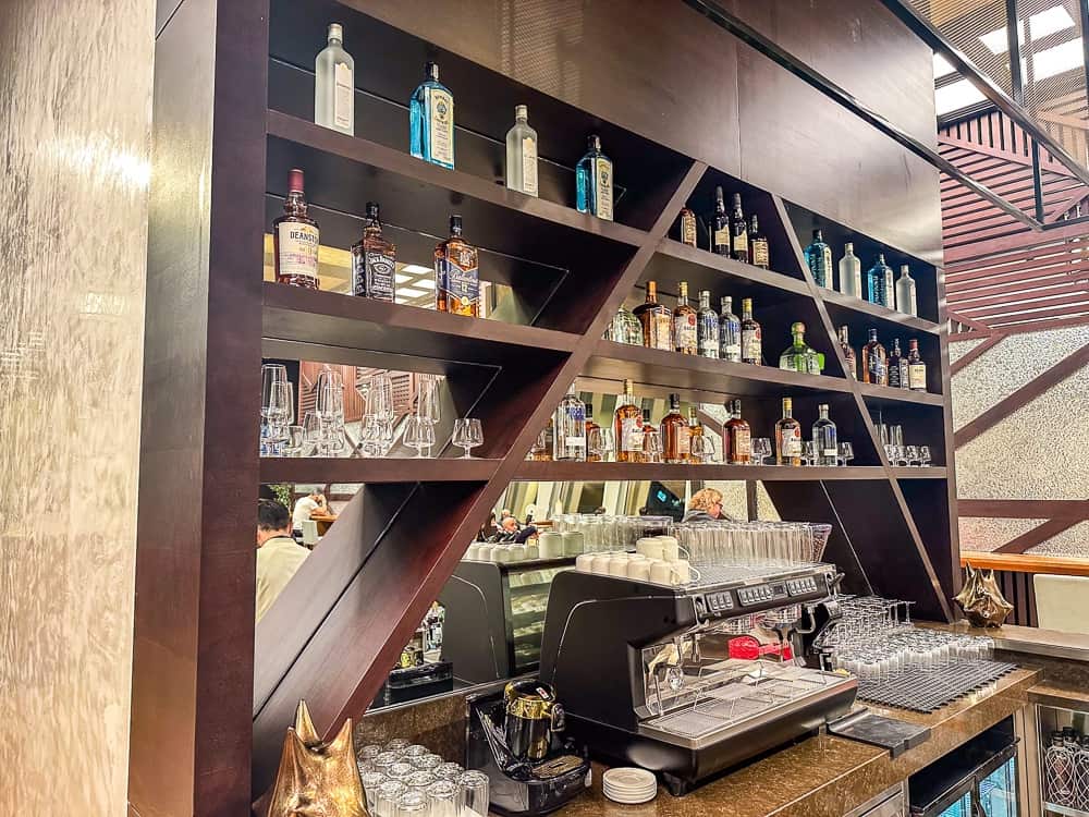 Etihad Business Lounge - Abu Dhabi