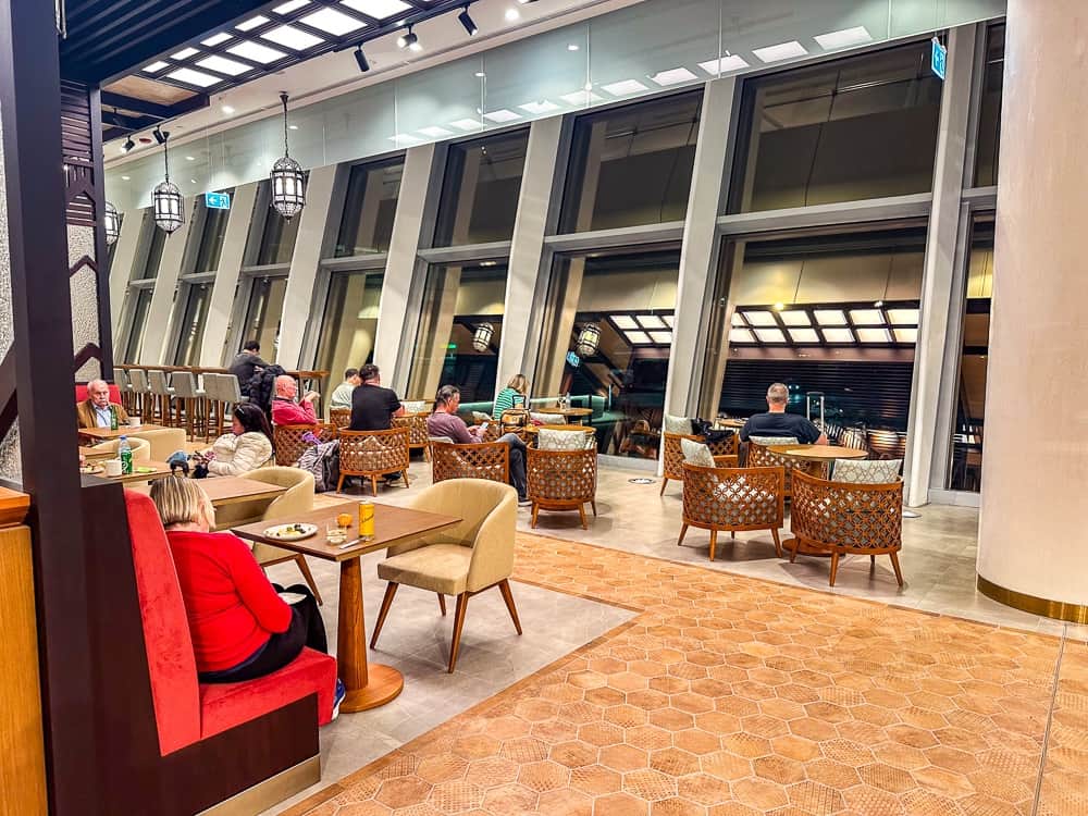 Etihad Business Lounge - Abu Dhabi