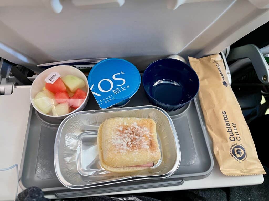 Déjeuner à bord - Crédit Maude Carrier