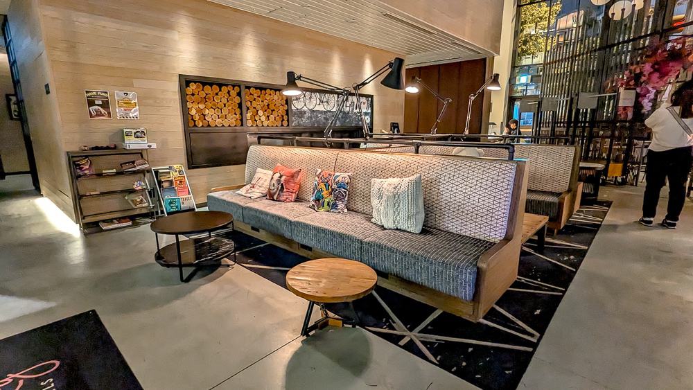 Moxy Osaka Shin Umeda 10