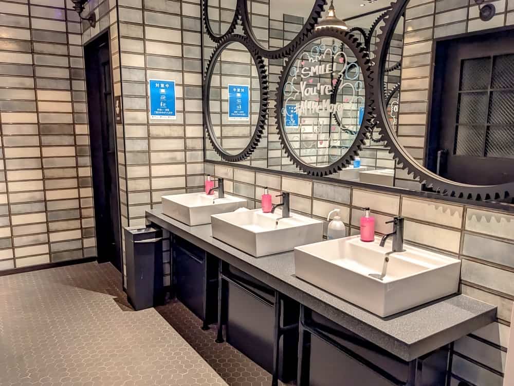 Moxy Osaka Shin Umeda 60