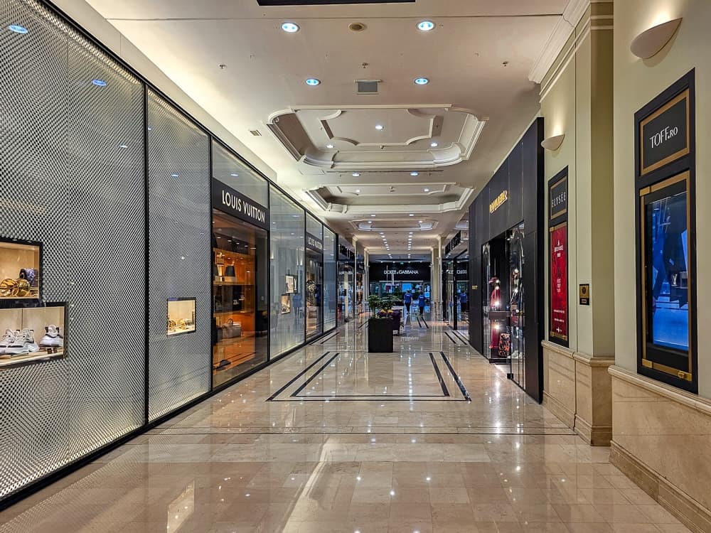 JW Marriott Bucharest Grand Hotel Lobby devant hôtel 10