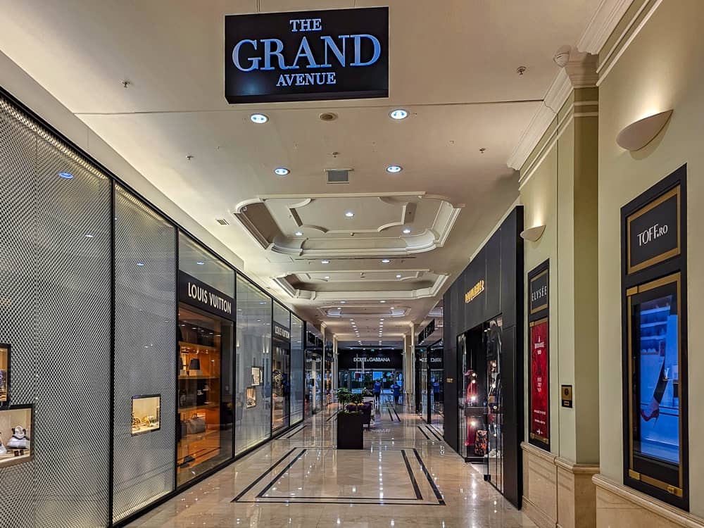 JW Marriott Bucharest Grand Hotel Lobby devant hôtel 11