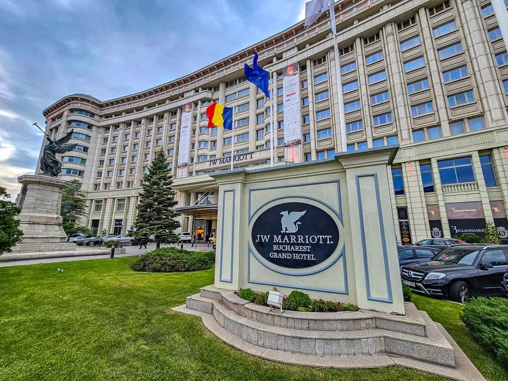 JW Marriott Bucharest Grand Hotel Lobby devant hôtel 13