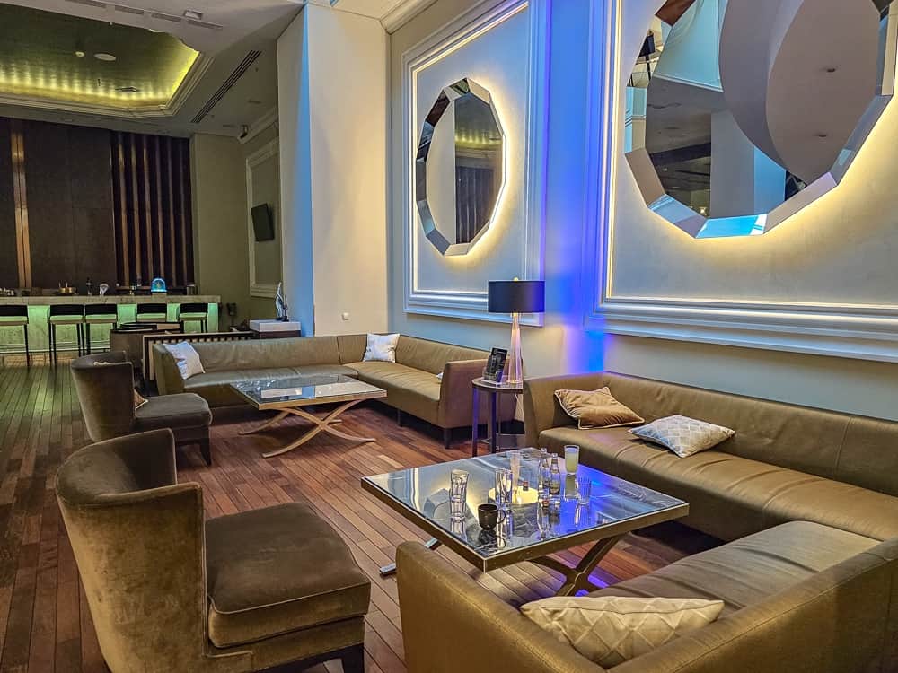 JW Marriott Bucharest Grand Hotel Lobby devant hôtel 17