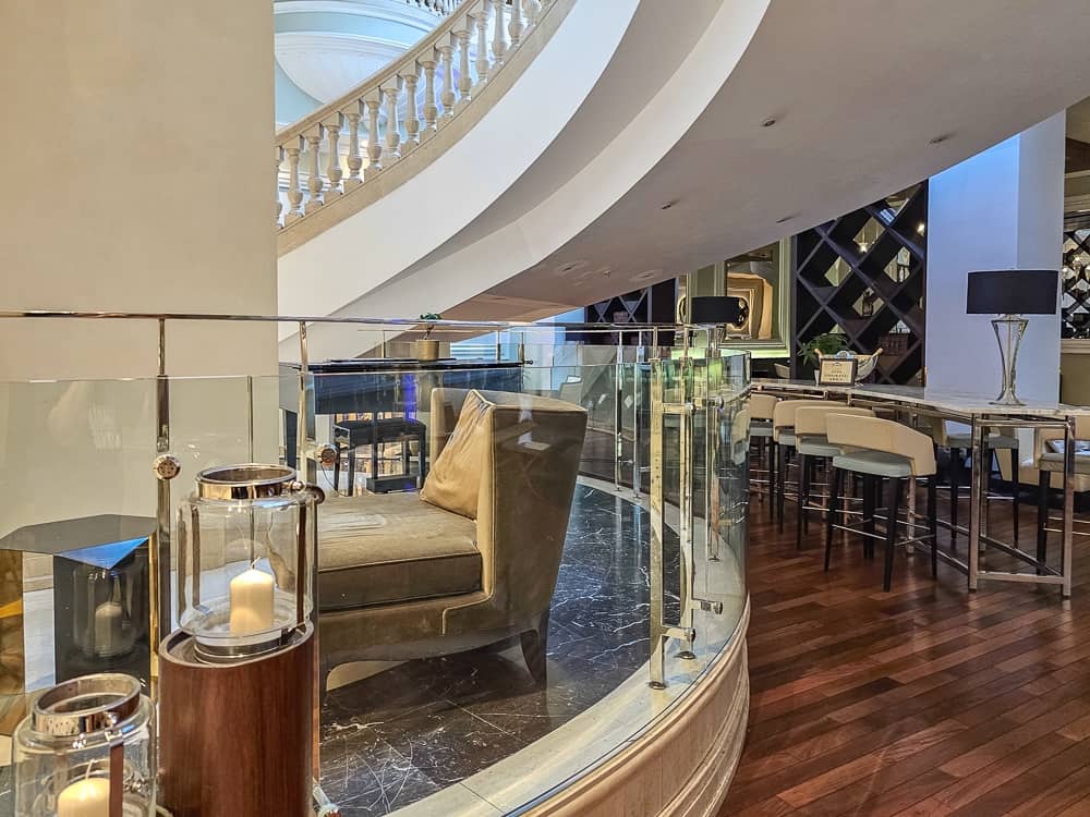 JW Marriott Bucharest Grand Hotel Lobby devant hôtel 19