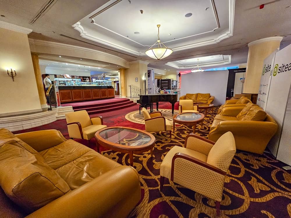 JW Marriott Bucharest Grand Hotel Lobby devant hôtel 2