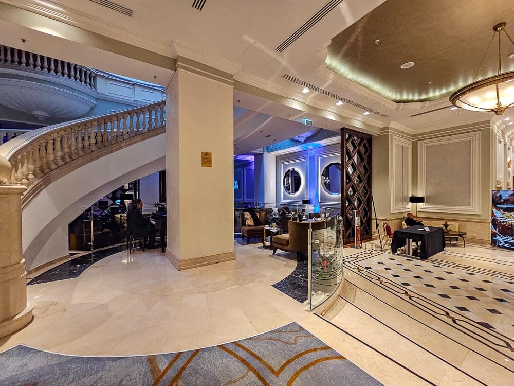 JW Marriott Bucharest Grand Hotel Lobby devant hôtel 5