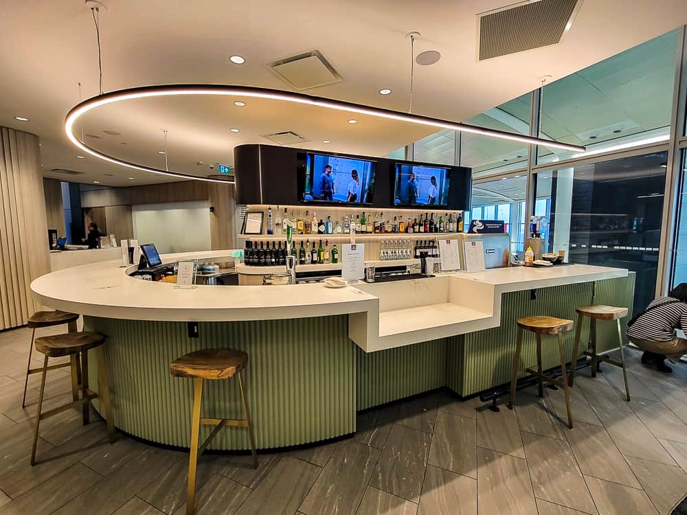 Salon Premium Plaza Toronto T1 Domestic 03