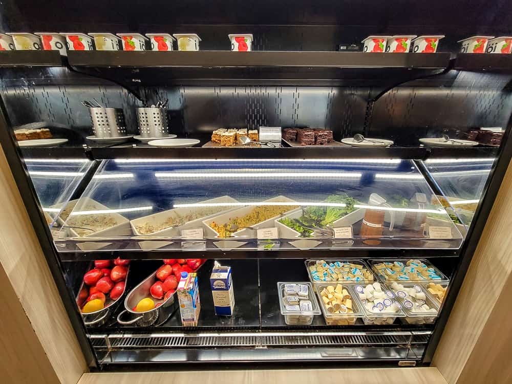 Salon Premium Plaza Toronto T1 Domestic 07