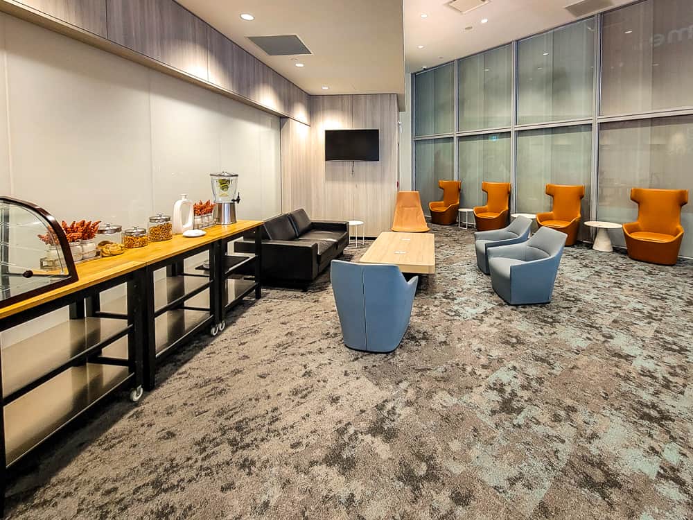 Salon Premium Plaza Toronto T1 Domestic 08