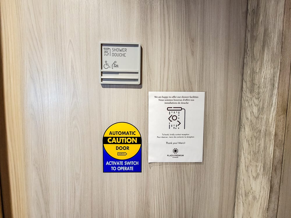 Salon Premium Plaza Toronto T1 Domestic 19