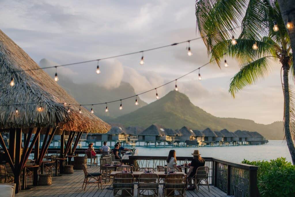 Four Seasons Bora Bora page facebook