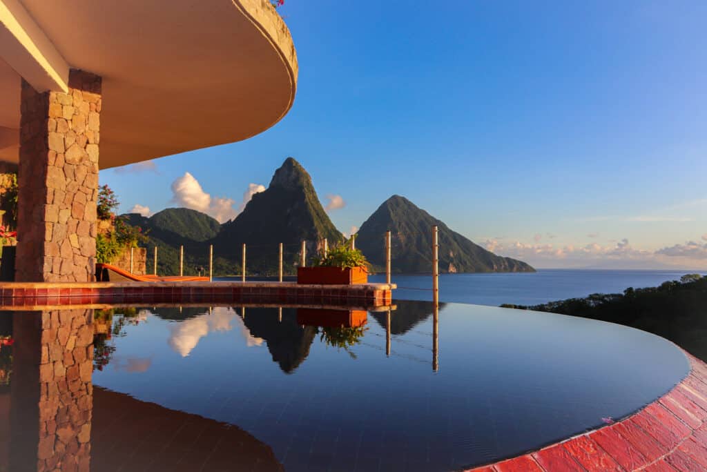 Jade Mountain, page Facebook