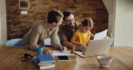 Finances-personnelles-Enfants-2400×1260