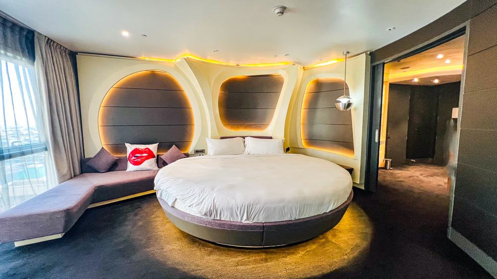 V Hotel Dubai, Curio Collection by Hilton 11