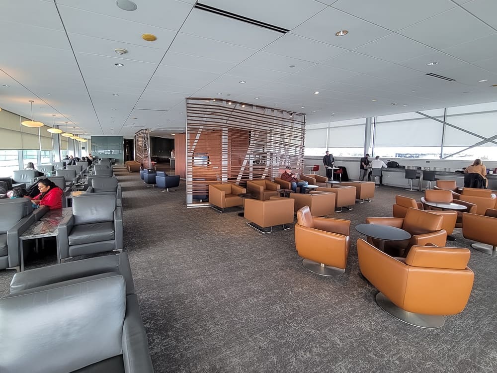 maple leaf lounge yow 01